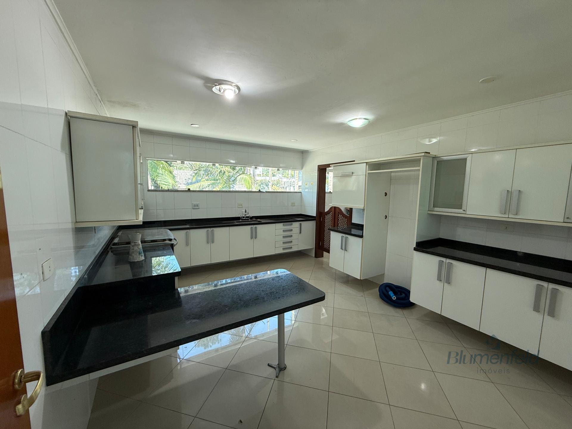 Casa para alugar com 3 quartos, 3 suítes, 3 vagas e 1200m² no Condomínio Arujazinho, Arujá (SP) — foto 3 de 30
