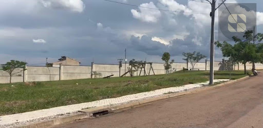 Pista de caminhada atras do terreno, ou seja, sem vizinho de lateral e fundos 