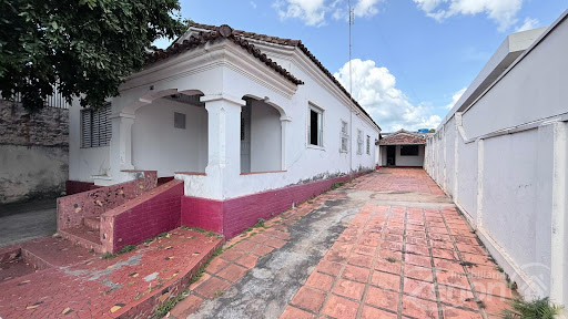 Casa à Venda no Centro de Adamantina SP