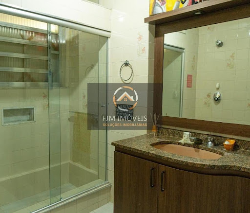 Casa à Venda em Ingá, Niterói: 4 Dormitórios por R$980.000