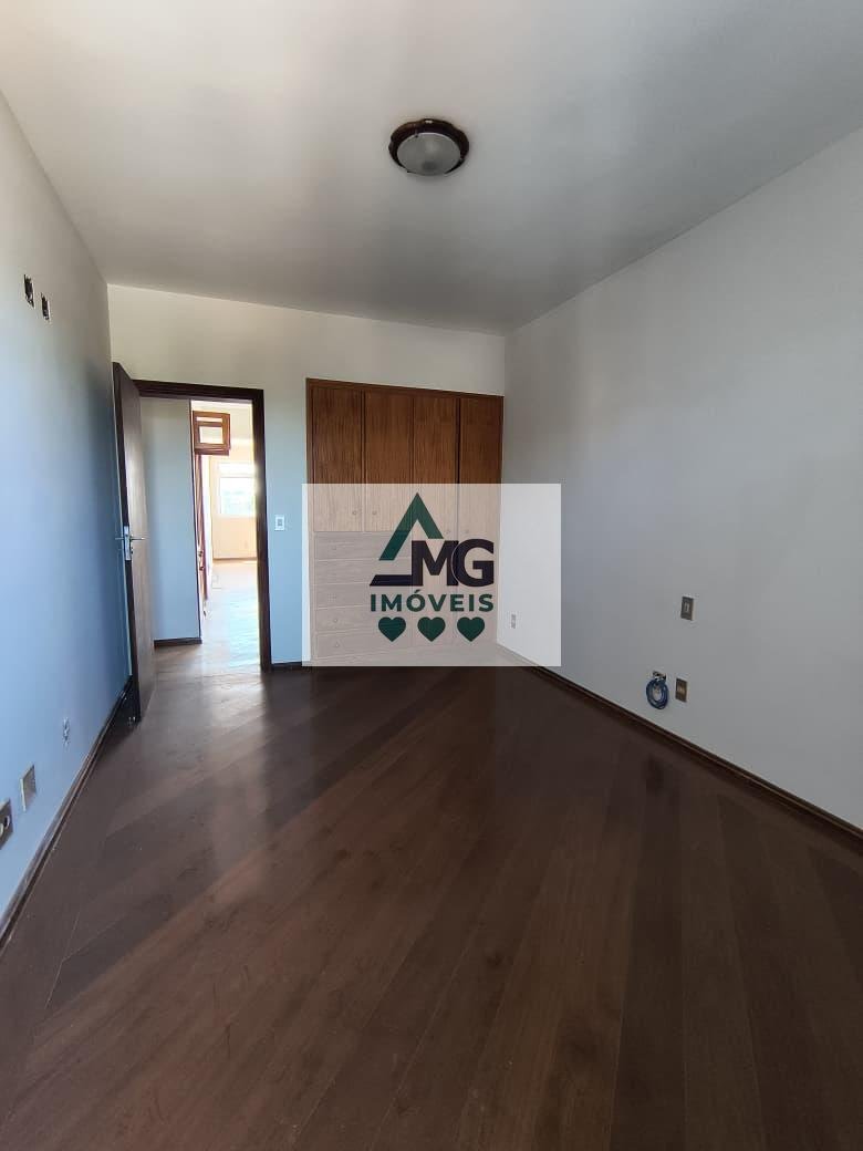 Apartamento à venda com 4 quartos, 1 suíte, 2 vagas e 196m² no Centro, Três Corações (MG) — foto 12 de 23