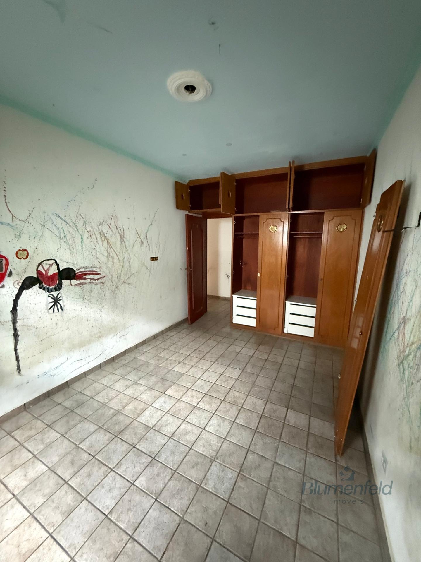 Casa à venda com 3 quartos, 1 suíte, 5 vagas e 300m² no Condomínio Arujazinho IV, Arujá (SP) — foto 13 de 14