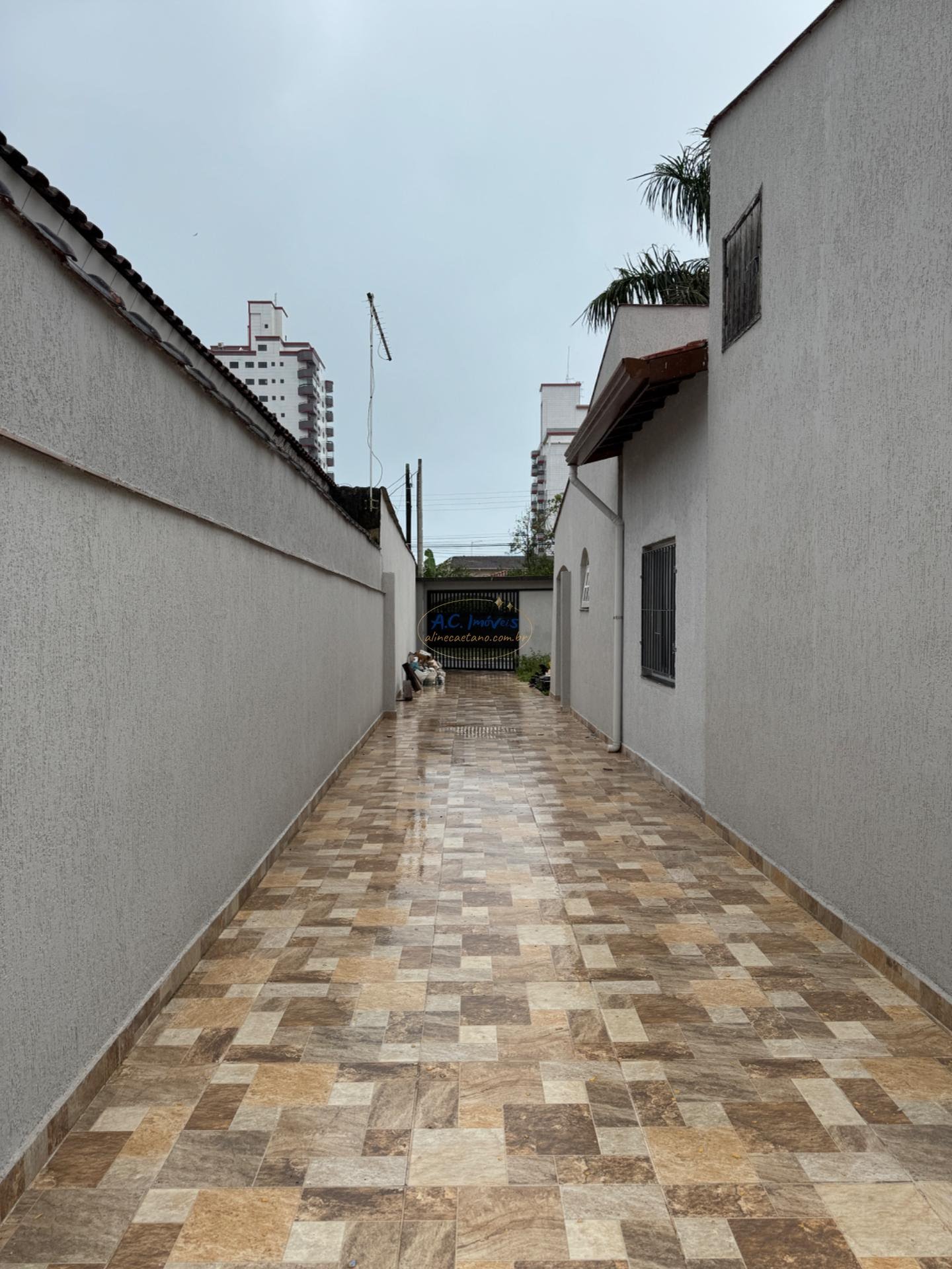 Casa à venda com 4 quartos, 3 suítes, 6 vagas e 435m² no Solemar, Praia Grande (SP) — foto 25 de 28