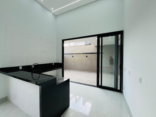 Casa à venda no Condomínio Terras de São Francisco – Sorocaba/SP! 194,62m² de terreno | 115,35m² de área construída, 3 dormitórios, 1 suíte, 2 vagas de garagem