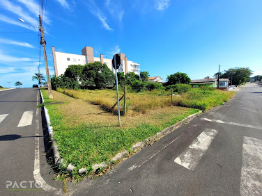 OPORTUNIDADE | AMPLA ESQUINA FACE NORTE EM AVENIDA ASFALTADA