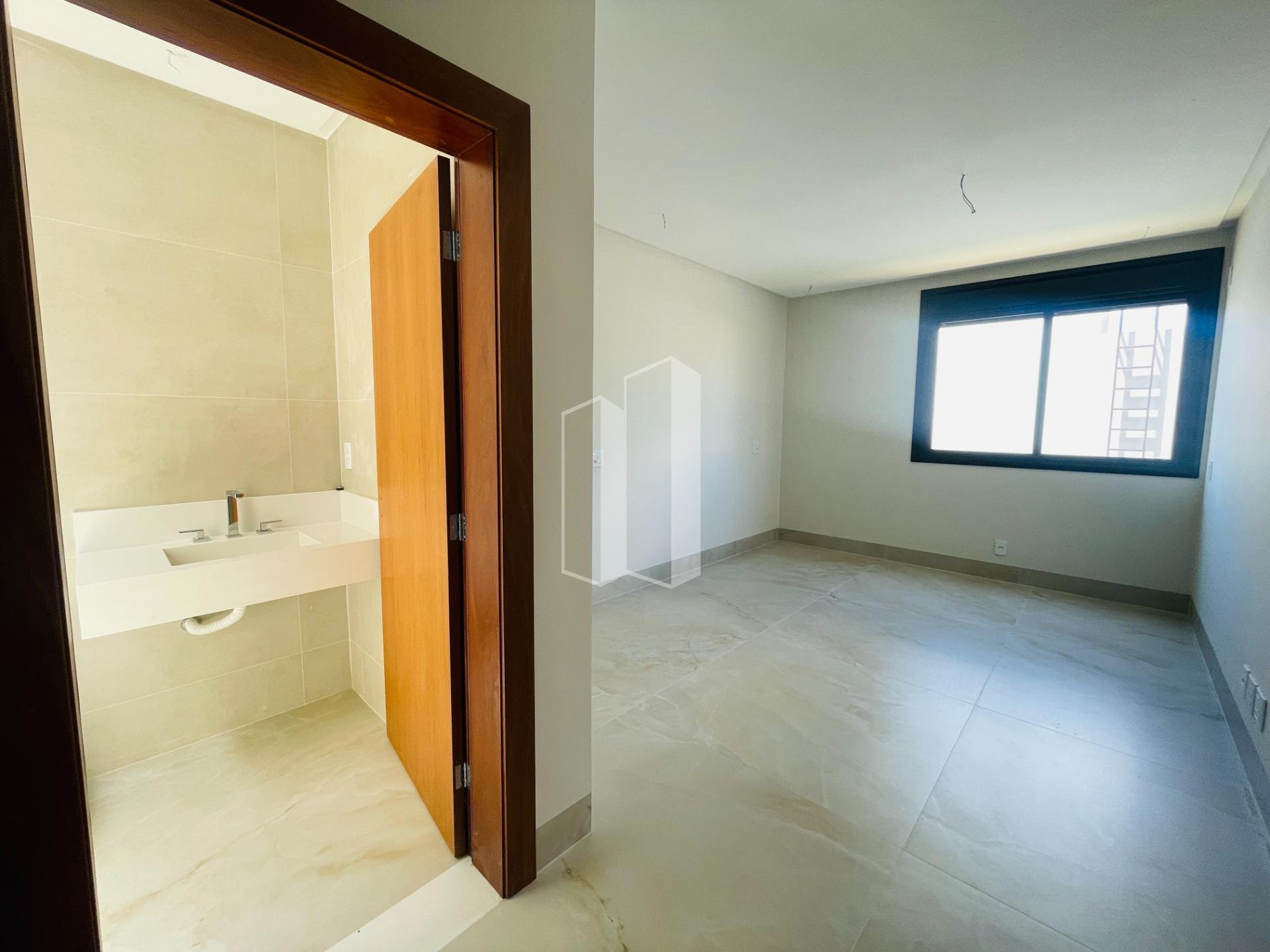 Casa à venda com 5 quartos, 5 suítes, 4 vagas e 380m² no Alphaville Flamboyant Residencial Araguaia, Goiânia (GO) — foto 17 de 24