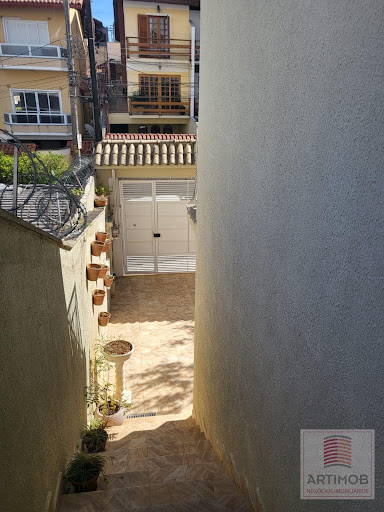 Casa Sobrado no Morumbi com 4 Dormitórios e 2 Suítes