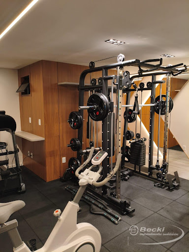Apartamento moderno com área de lazer completa em Joinville.  