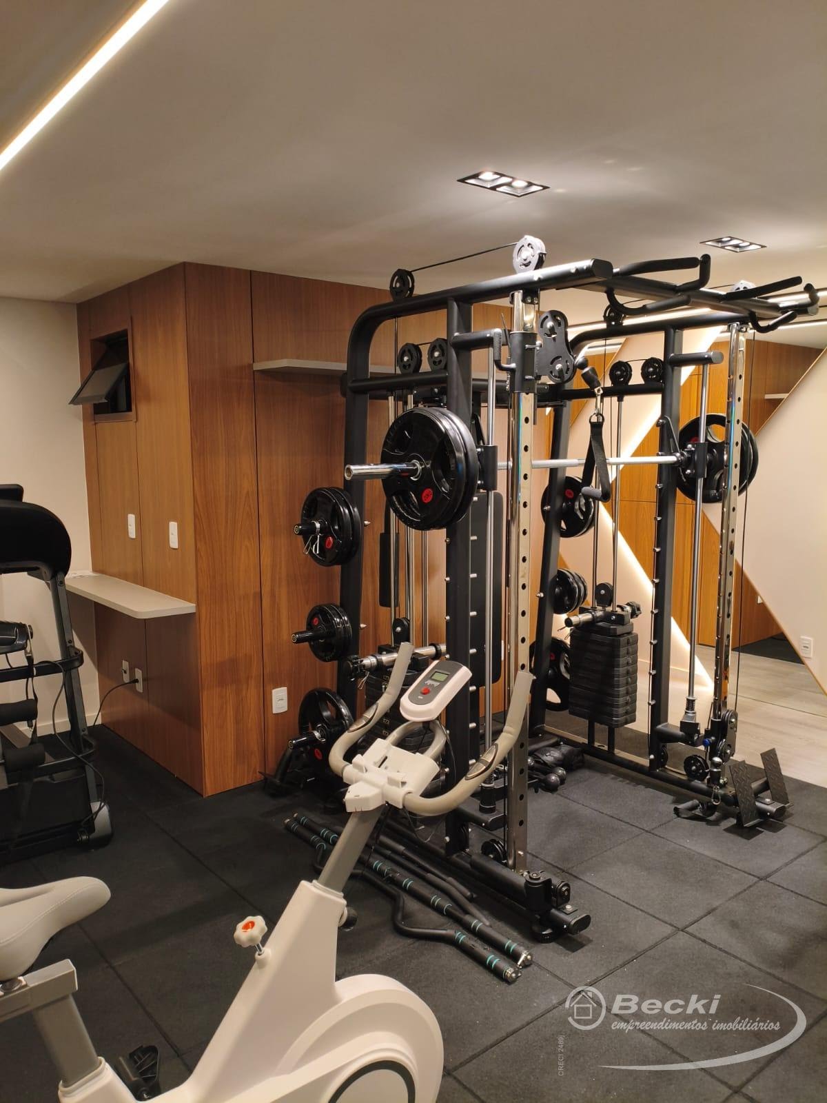 Apartamento moderno com área de lazer completa em Joinville.  