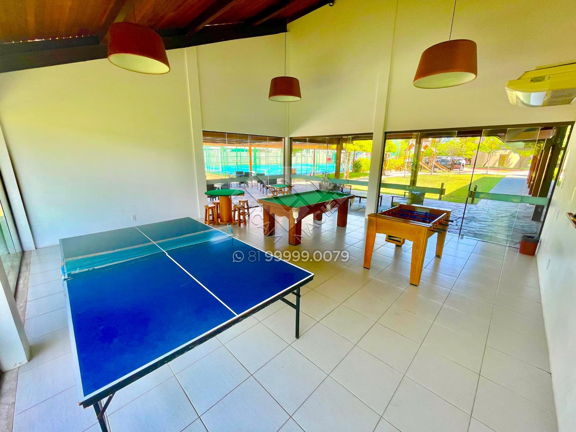 Compre flat térreo à venda em Muro Alto no Nui Supreme. 2 quartos, 1 suíte, Porteira fechada com lazer de resort. Agende visita com Leicam maciel