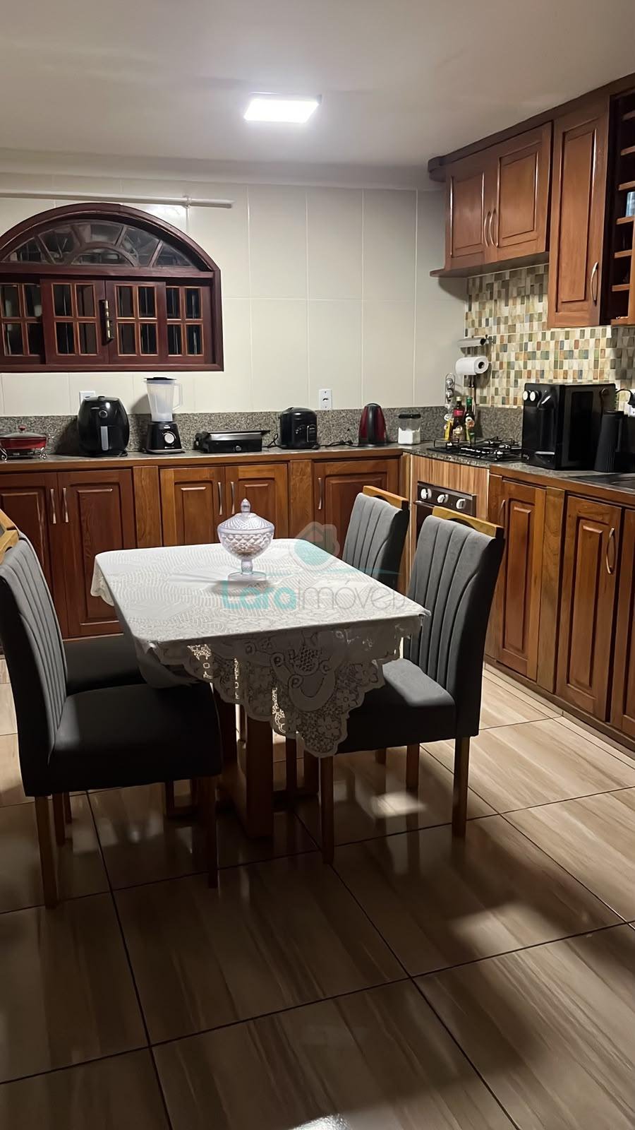 Casa à venda com 5 quartos, 1 suíte, 3 vagas e 334m² no Sol Y Mar, Macaé (RJ) — foto 15 de 22