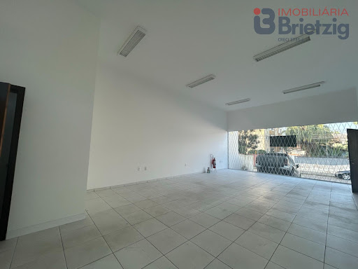 Sala no Glória, Joinville, com 60m² de área útil para locação por R$ 2.500+taxas/mensal. Ótima oportunidade!