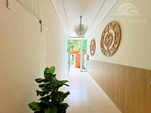 3 Quartos, 2 Vagas, Decorado Exclusivo na Praia Mansa