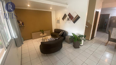 Casa Duplex em Condomínio, 4 Dormitórios e Boa Localização