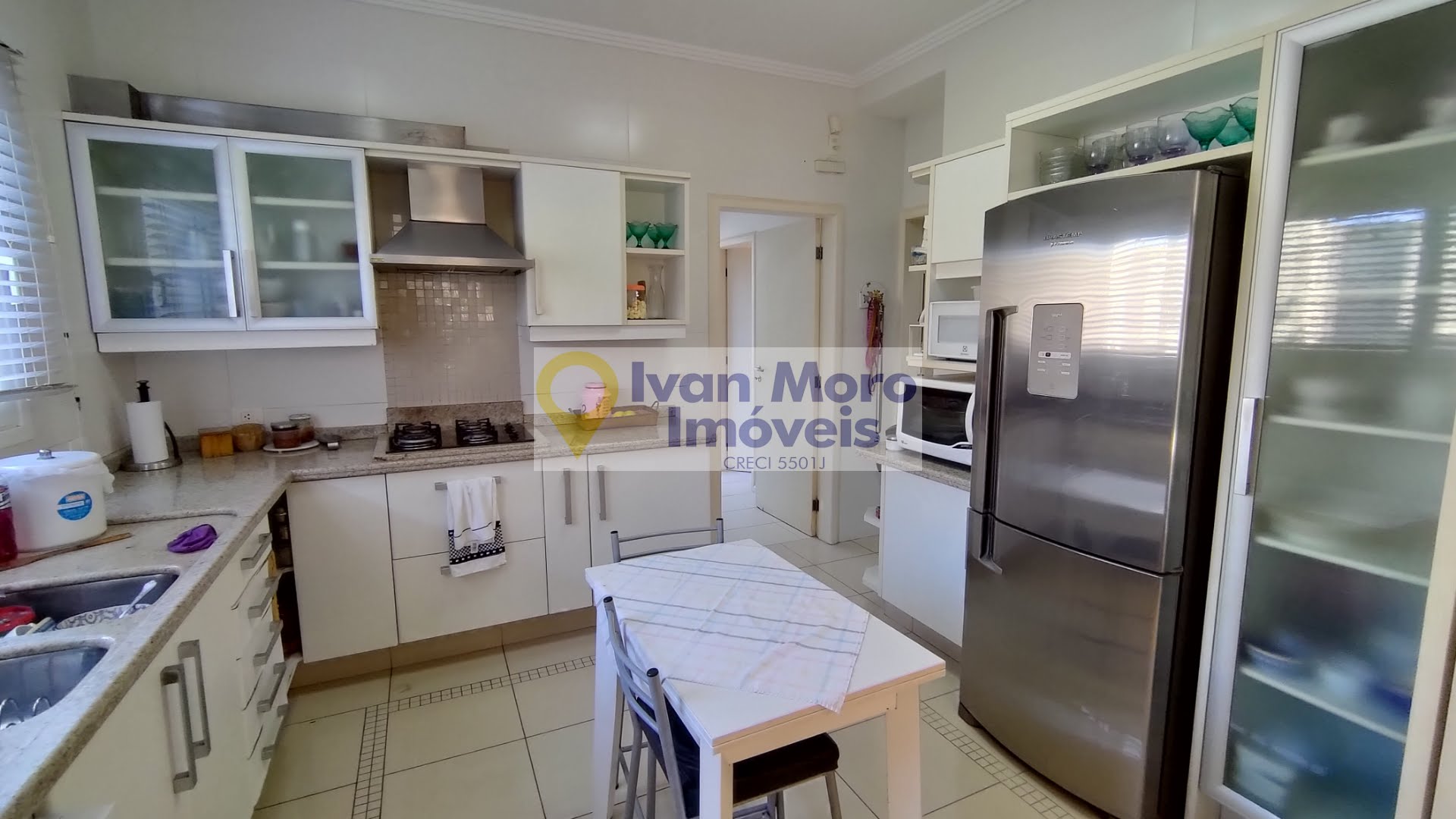 Casa à venda com 5 quartos, 5 suítes, 4 vagas e 276m² no Daniela, Florianópolis (SC) — foto 21 de 30