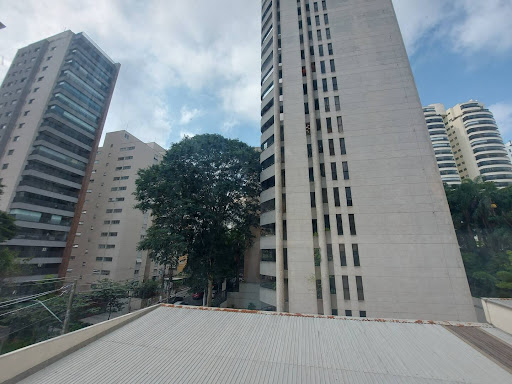 Alugue Apartamento com 3 Dormitórios, 1 Suíte, 1 Vaga e com 157M² em Paraiso