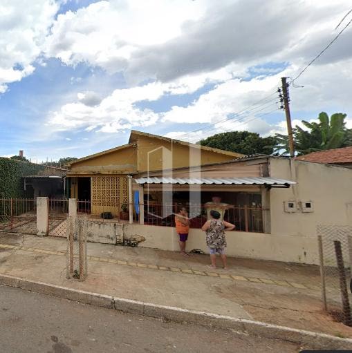 Casa à venda com 4 quartos, 1 banheiro, 3 vagas e 302m² no Setor Criméia Oeste, Goiânia — foto principal