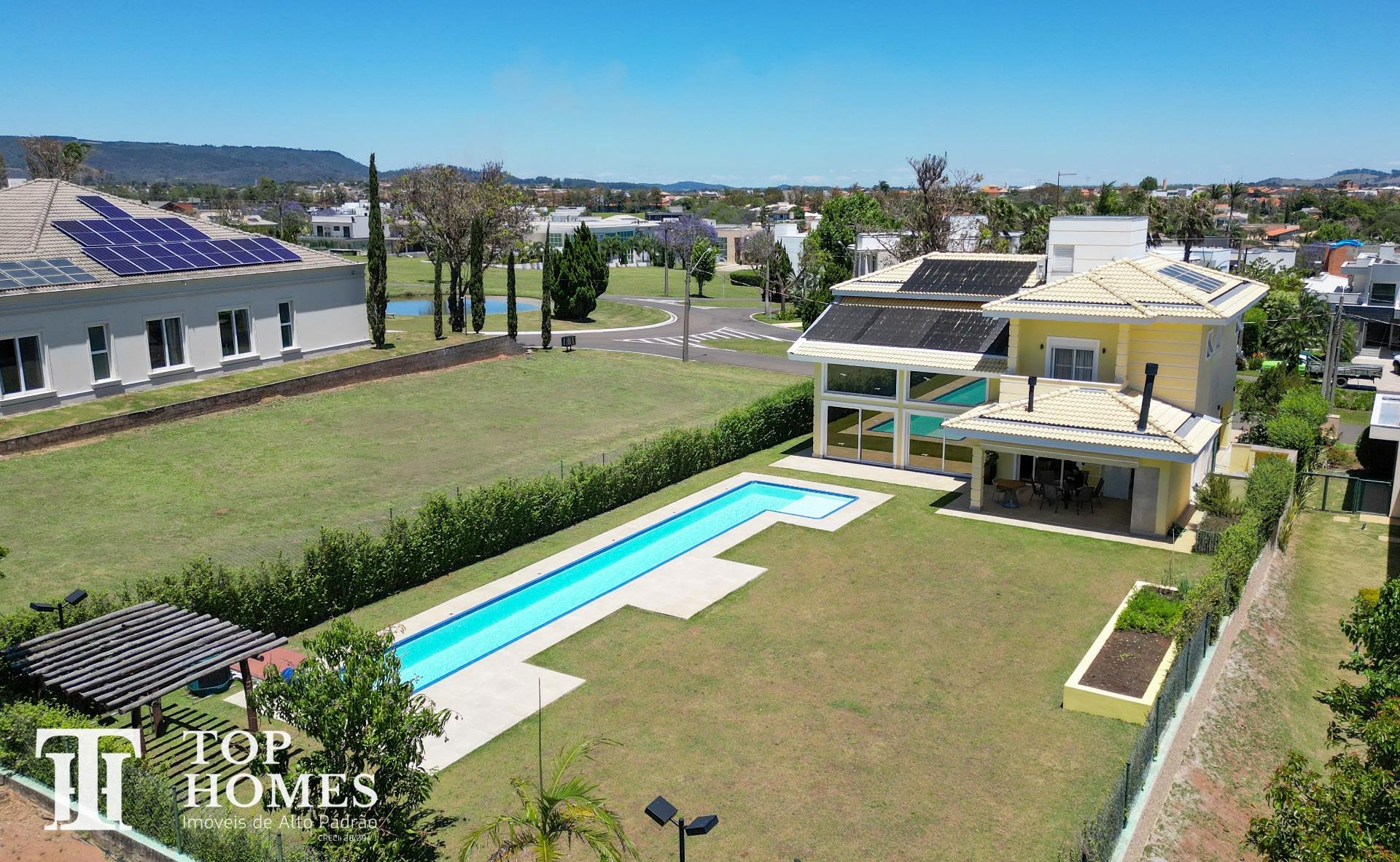 Casa de alto padrão à venda no condomínio Portal Japy Golf Club em Cabreúva