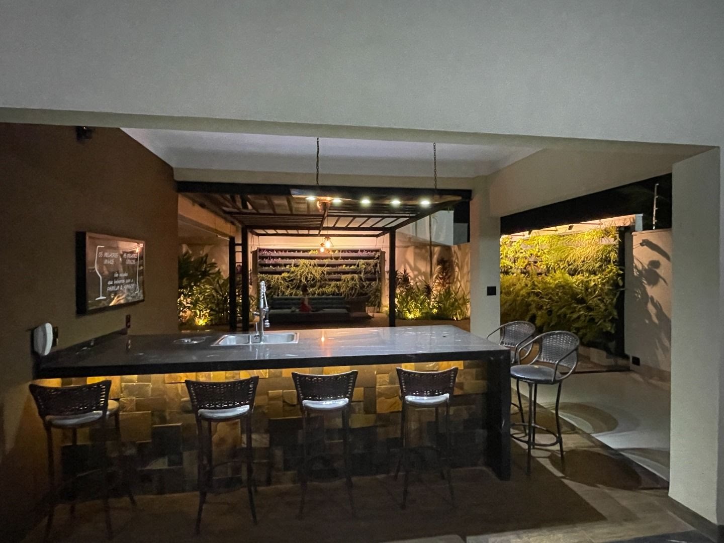 Casa à venda com 3 quartos, 3 suítes, 6 vagas e 300m² no Jardim Anhangüera, Ribeirão Preto (SP) — foto 4 de 30
