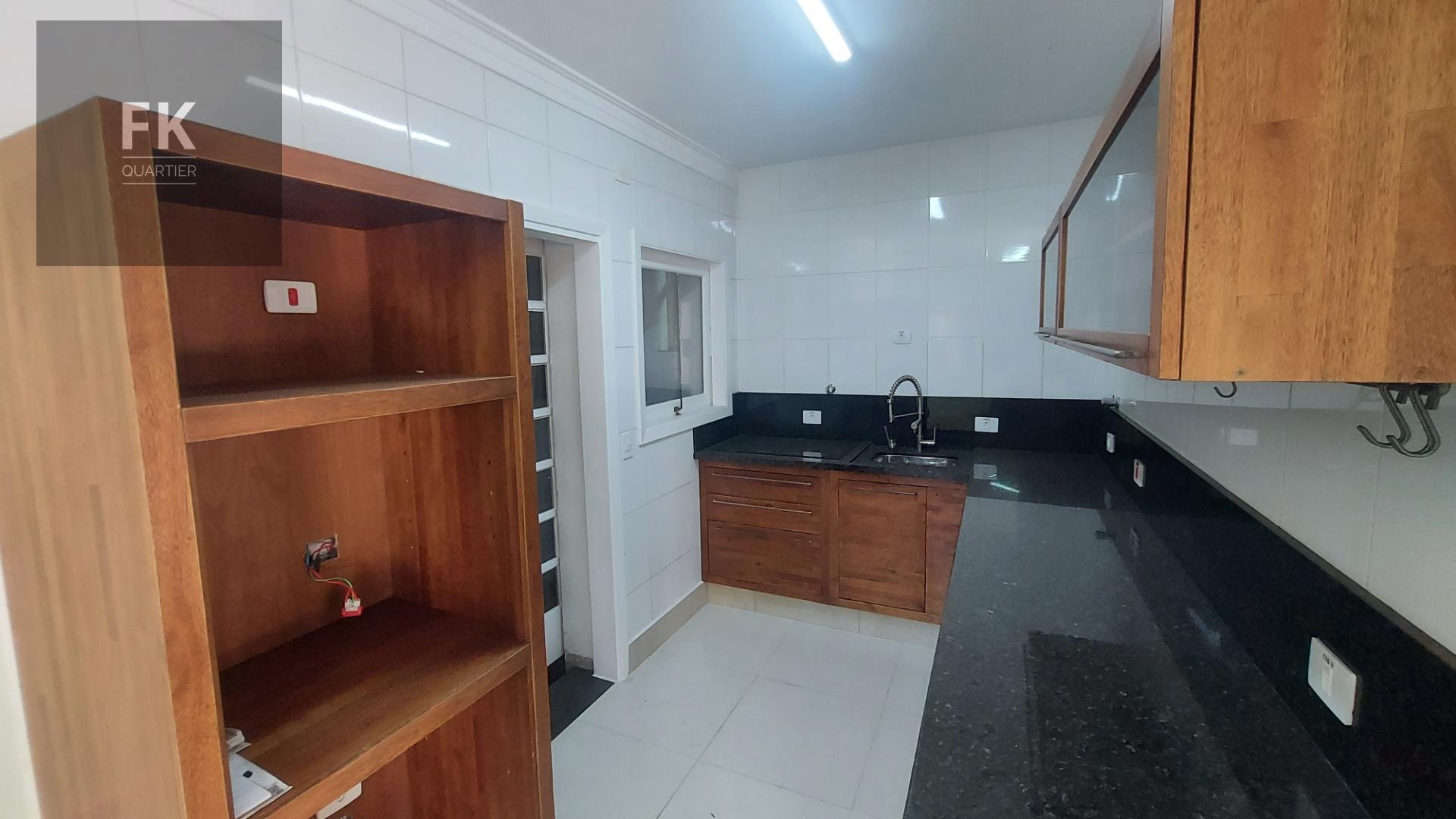 Casa à venda com 5 quartos, 4 suítes, 4 vagas e 250m² no Alphaville Residencial Dois, Barueri (SP) — foto 11 de 30