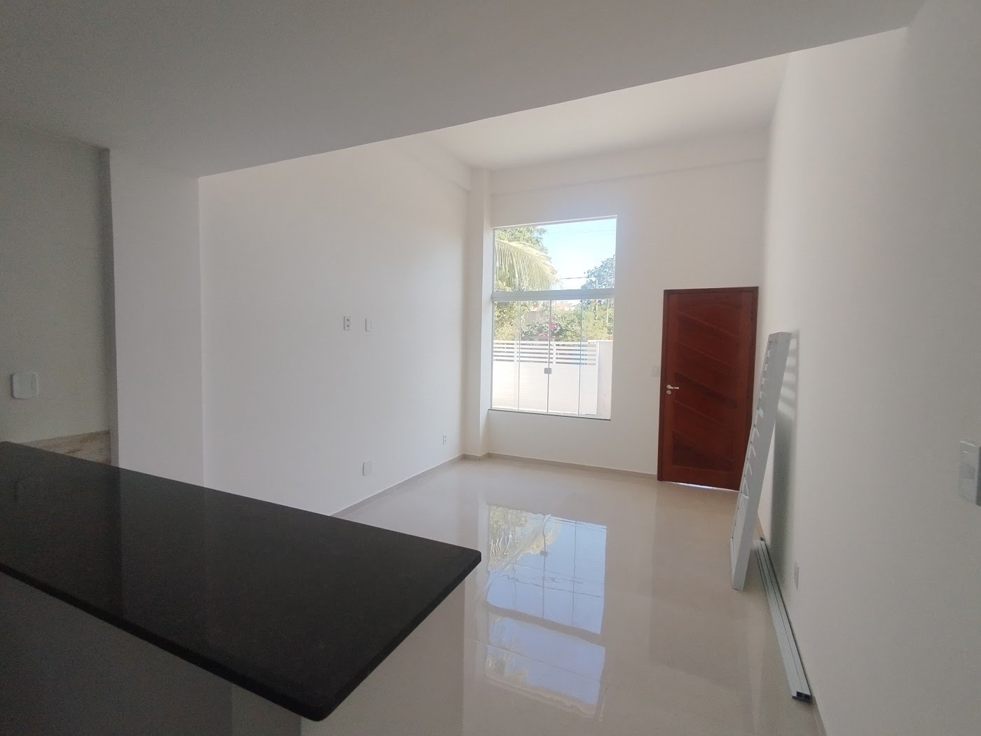 Casa à venda com 3 quartos, 1 suíte, 2 vagas e 224m² no Verdes Mares, Rio das Ostras (RJ) — foto 3 de 8