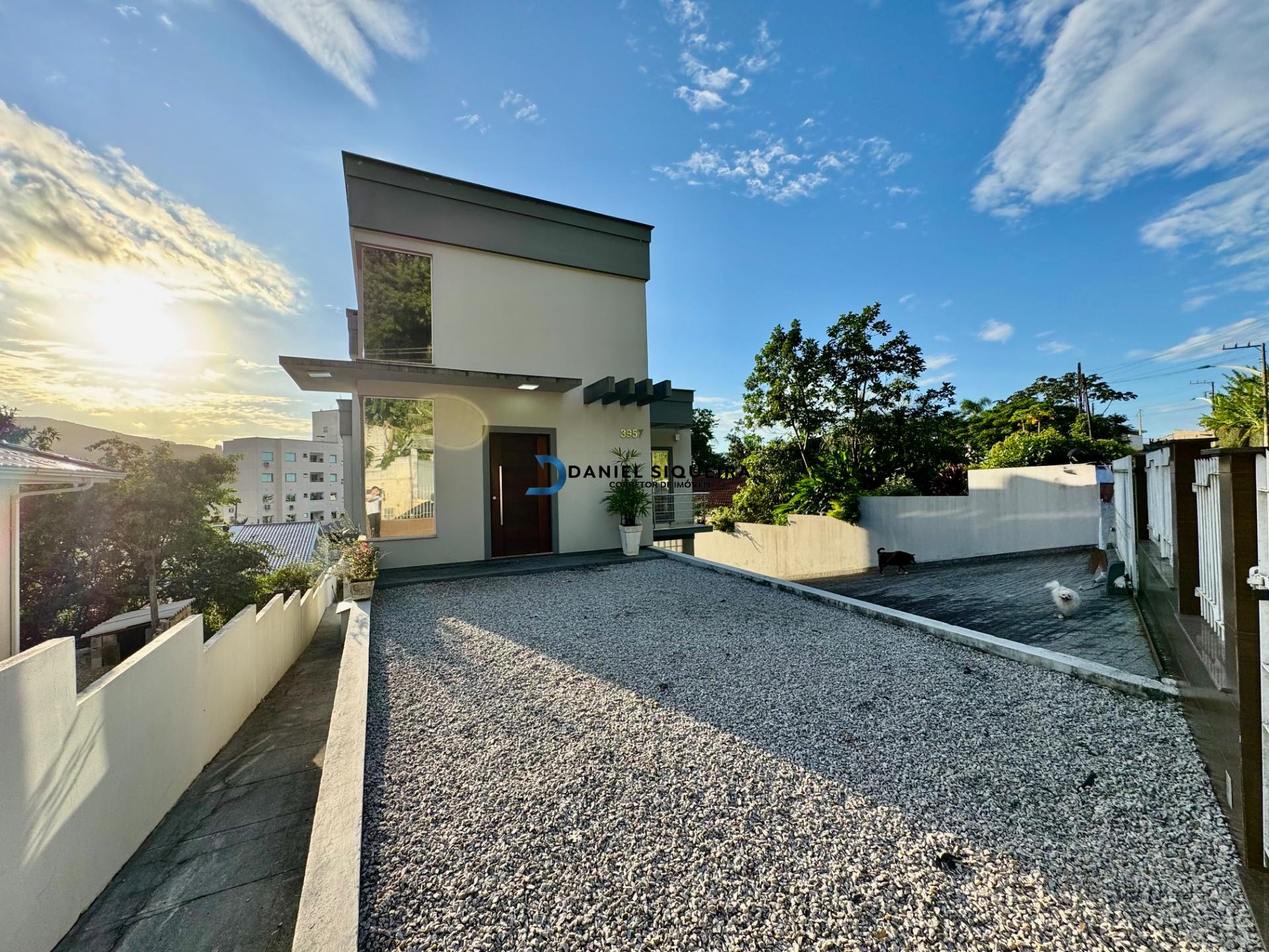 Casa à venda com 3 quartos, 1 suíte, 6 vagas e 190m² no Fundos, Biguaçu (SC) — foto 2 de 30