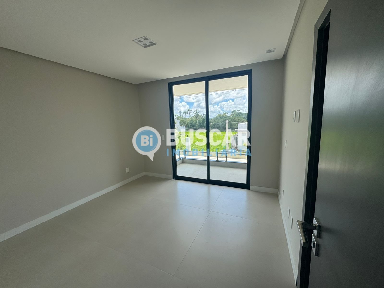 Casa à venda com 4 quartos, 3 suítes, 4 vagas e 314m² no Sim, Feira de Santana (BA) — foto 10 de 11
