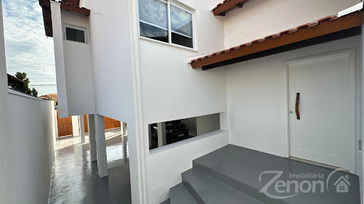 Casa à Venda no Centro de Adamantina: 4 Suítes, 301m²