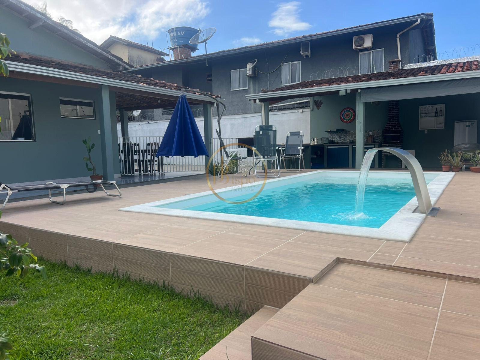 Casa à venda com 3 quartos, 3 banheiros, 5 vagas e 350m² no Taperapuan, Porto Seguro — foto principal