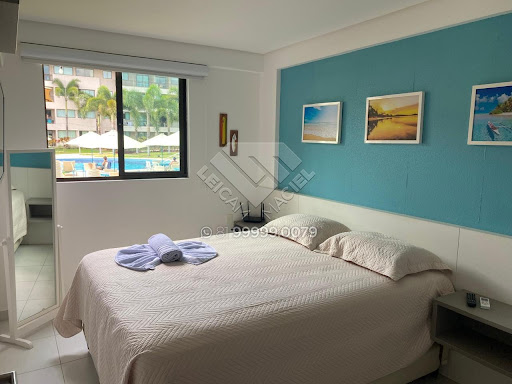 Compre Flat térreo piscina à venda em Muro Alto com 60m², mobiliado, decorado, 2 suítes, porteira fechada no Beach Class Eco Life.