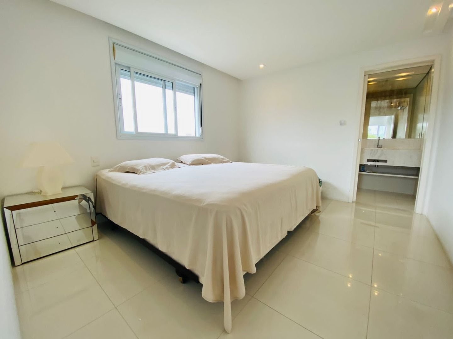 Apartamento à venda com 4 quartos, 5 banheiros, 2 vagas e 200m² no Praia de Itaguá, Ubatuba (SP) — foto 15 de 24