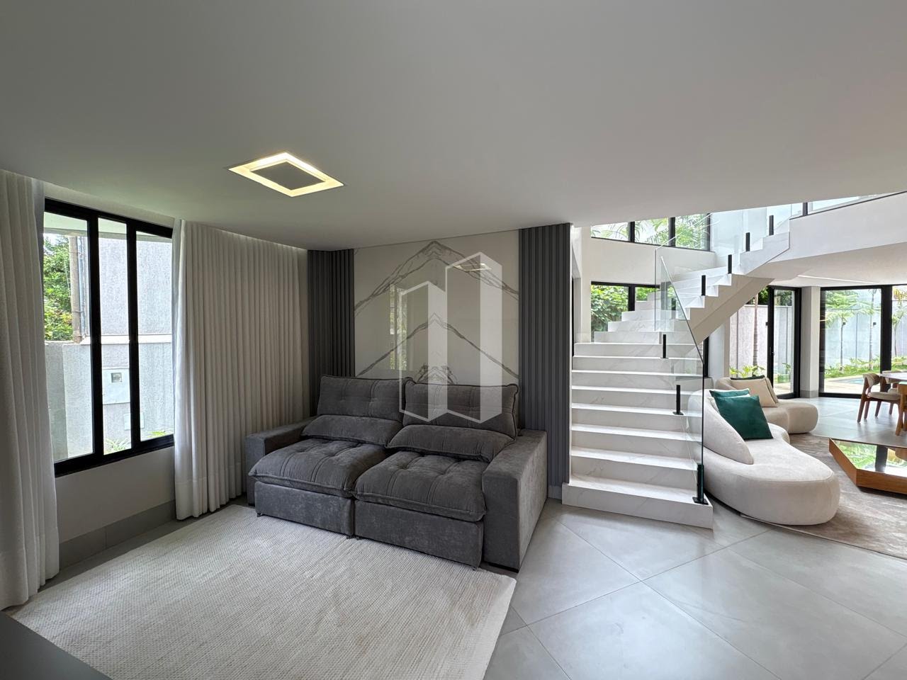 Casa à venda com 3 quartos, 3 suítes, 4 vagas e 286m² no Jardins Madri, Goiânia (GO) — foto 6 de 30