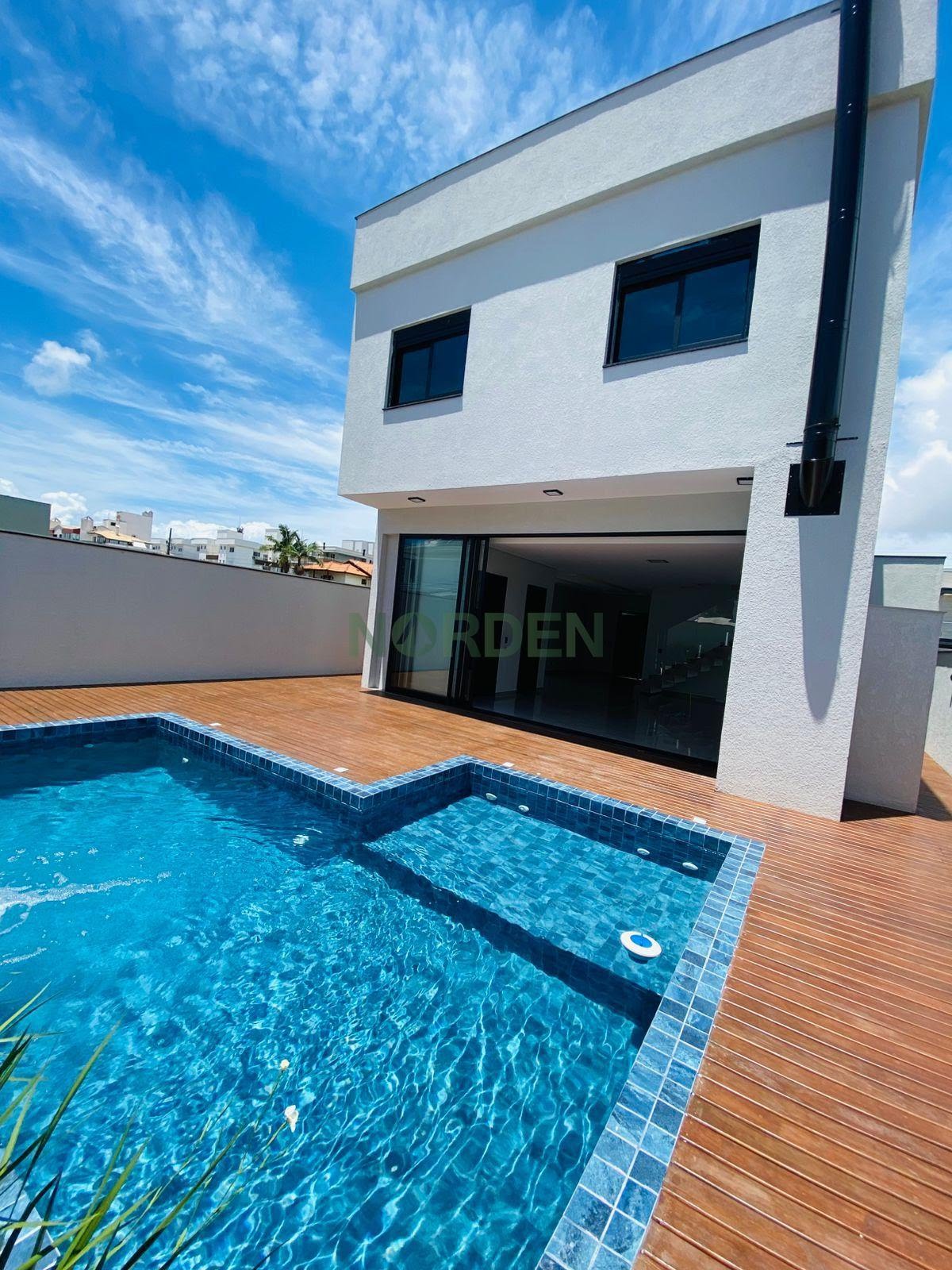 Casa 03 Dorm. de 190 m² com 3 quartos na Casa 03 Dorm. 3 Quartos 190m² — Ingleses Centro, Ingleses Centro
