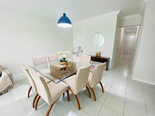 Apartamento 1 suíte e 2 demi com 2 vagas perto da praia