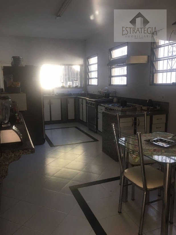 Casa à venda com 4 quartos, 4 suítes, 12 vagas e 750m² no Quarteirão Ingelheim, Petrópolis (RJ) — foto 7 de 23