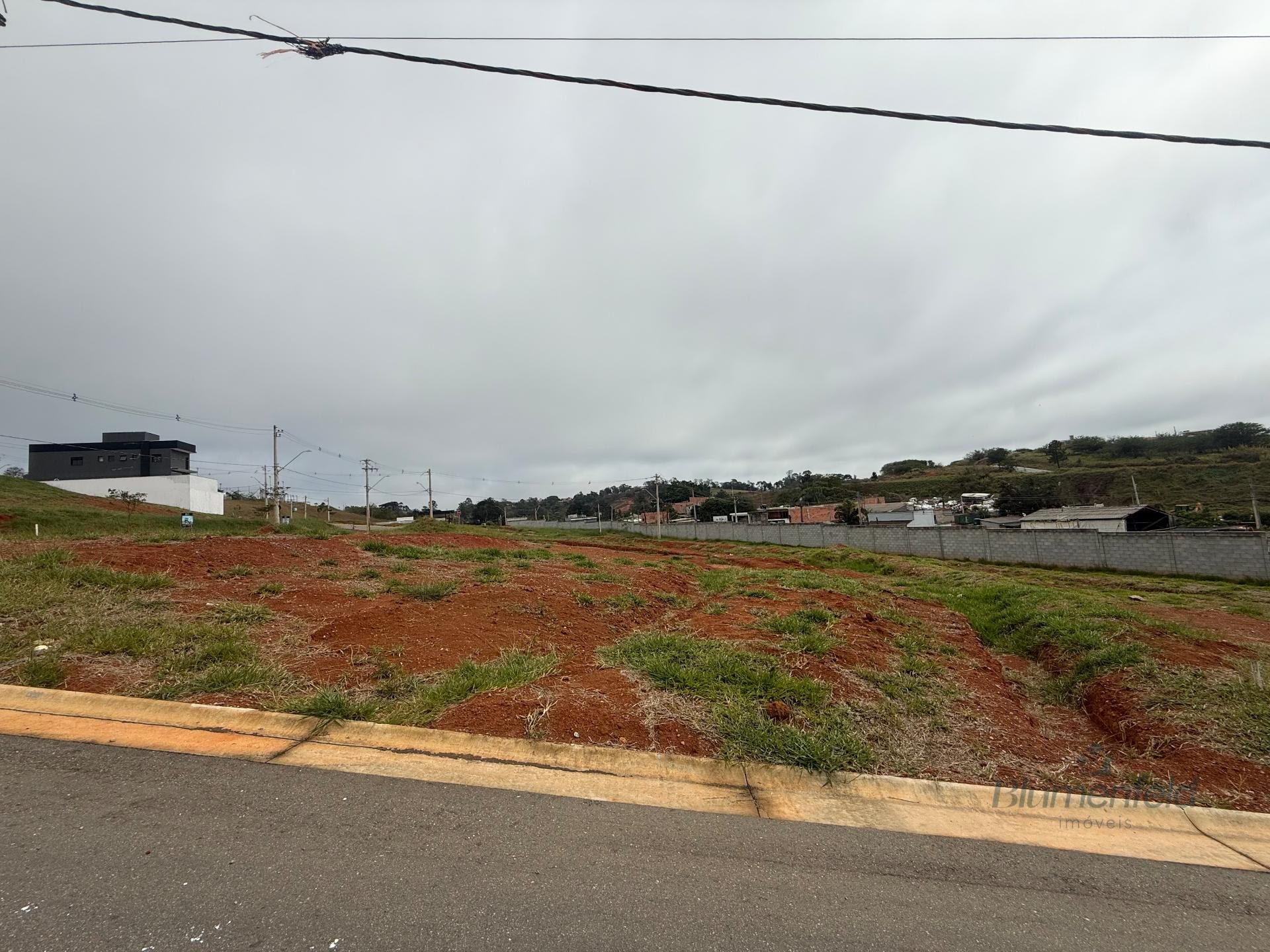 Terreno à venda com 447m² de terreno no Bairro do Portão, Arujá (SP) — foto 2 de 7