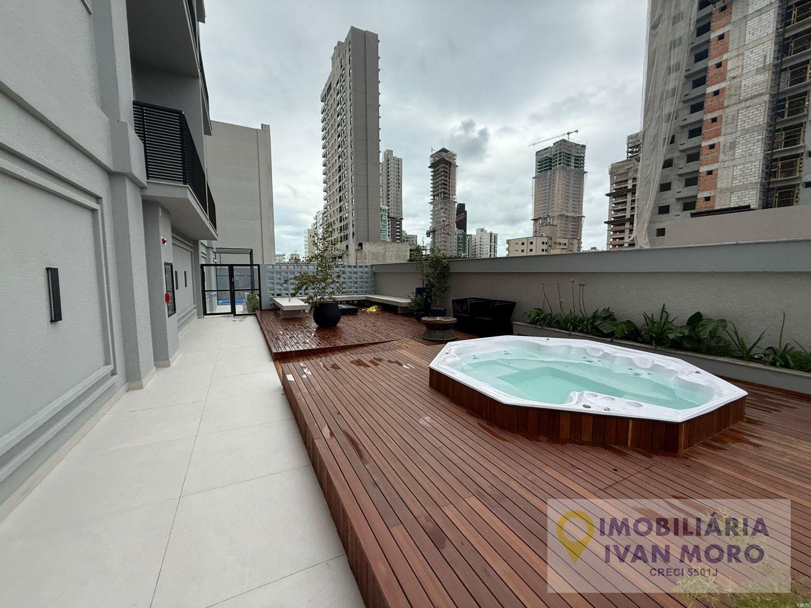 Apartamento à venda com 3 quartos, 3 suítes, 2 vagas e 127m² no Centro, Itapema (SC) — foto 4 de 19