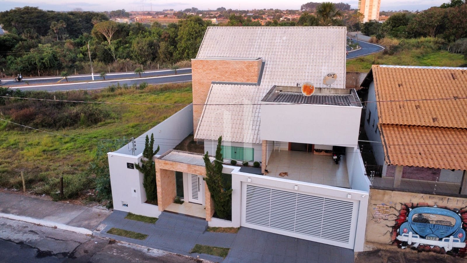 Casa à venda com 4 quartos, 4 suítes, 4 vagas e 320m² no Jardim Venezuela, Morrinhos (GO) — foto 2 de 30