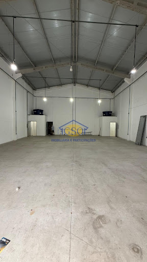 Loja/Salão em Parque Residencial Laranjeiras - Serra, ES