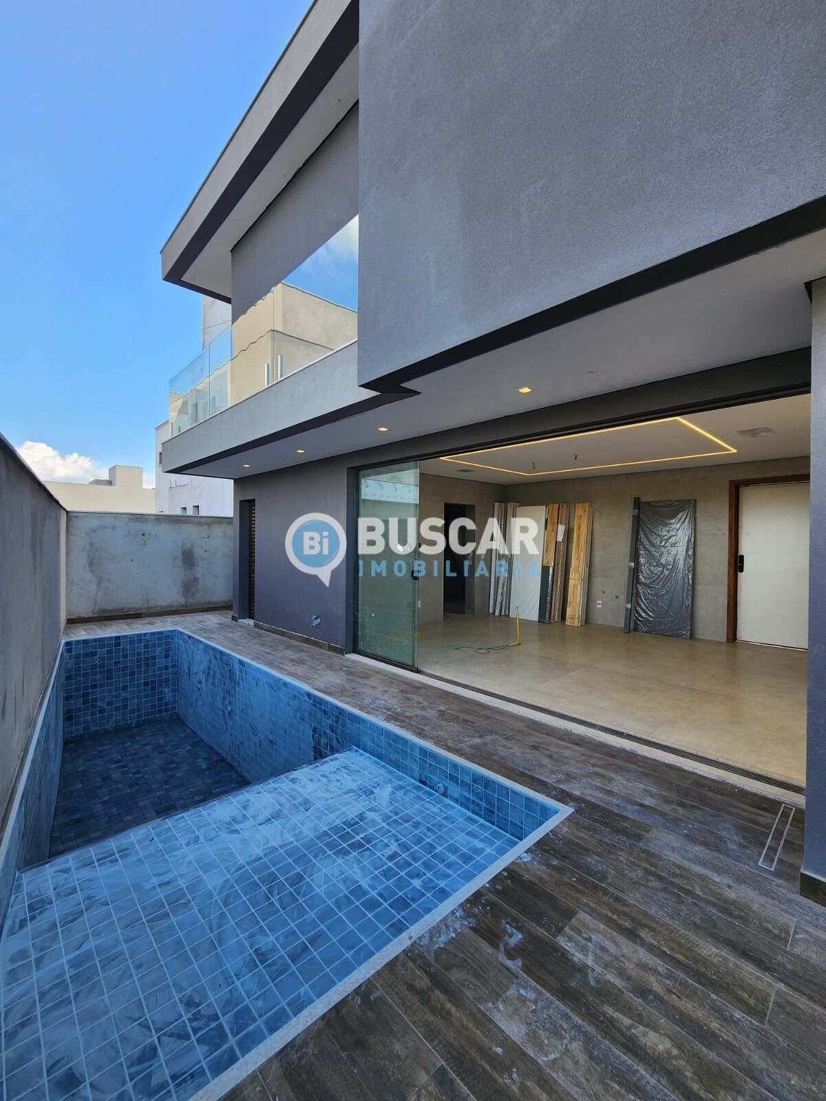 Casa à venda com 4 quartos, 4 suítes, 4 vagas e 300m² no Sim, Feira de Santana (BA) — foto 7 de 18