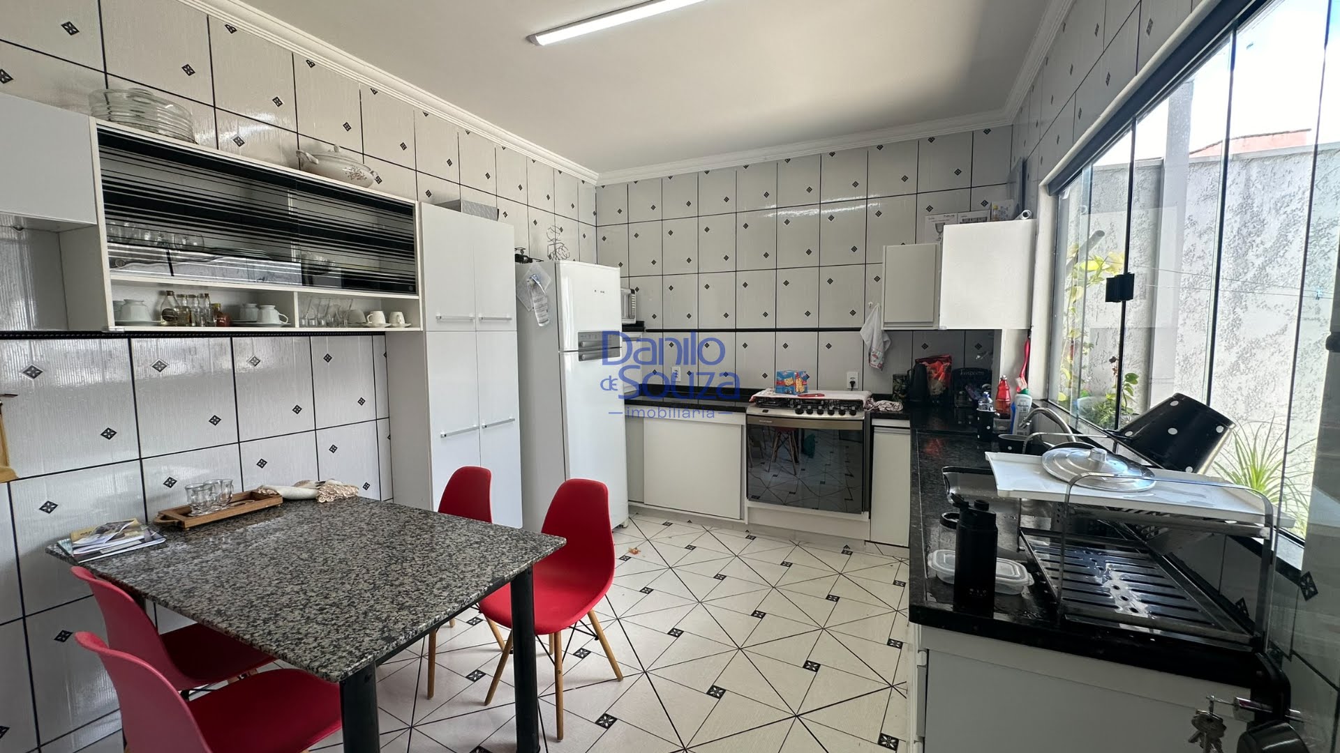 Casa à venda com 3 quartos, 1 banheiro, 4 vagas e 150m² no Jardim Europa I, Araxá — foto principal
