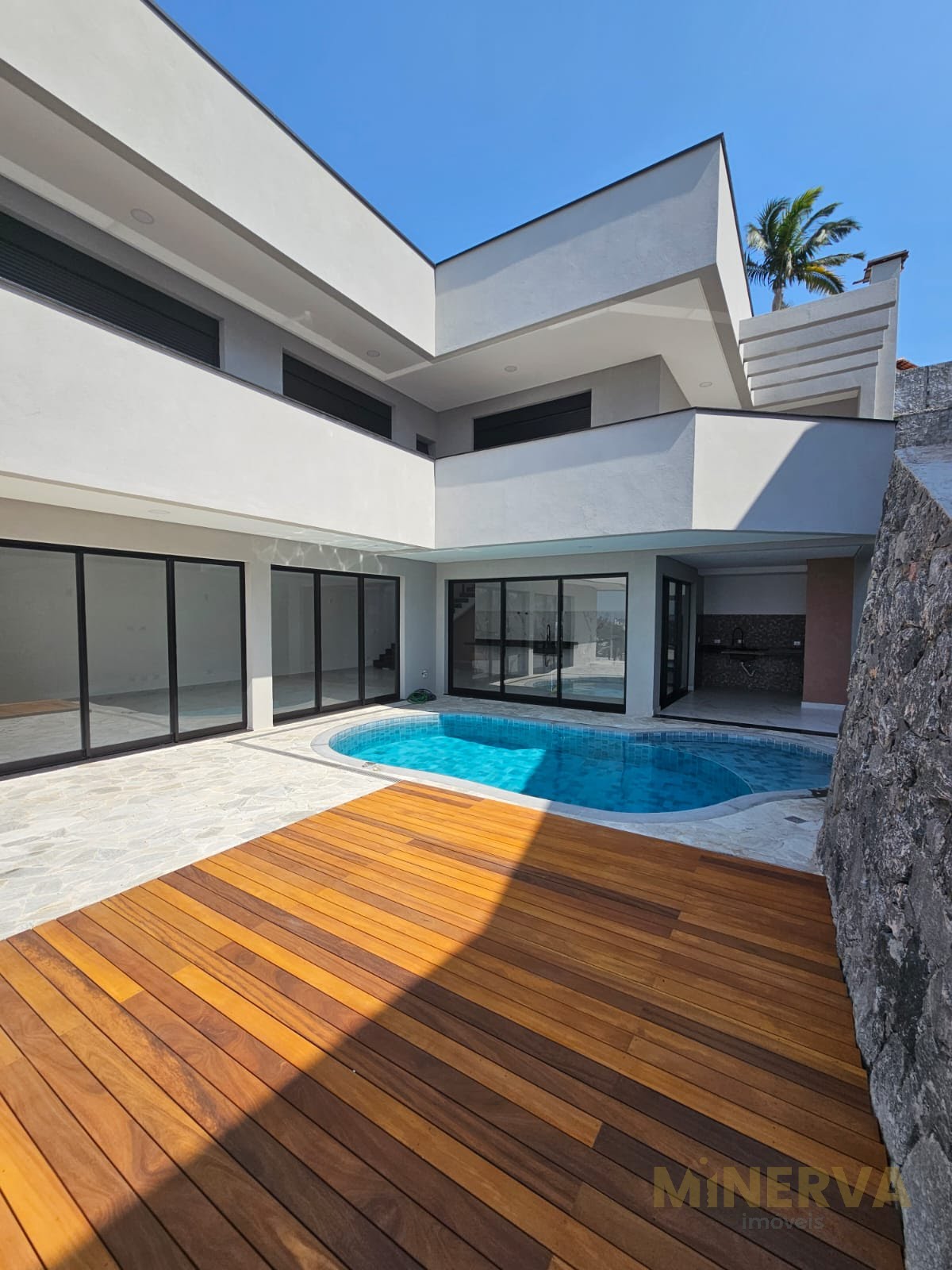 Casa à venda com 3 quartos, 3 suítes, 4 vagas e 355m² no Jardim Via Dutra, Arujá (SP) — foto 11 de 23