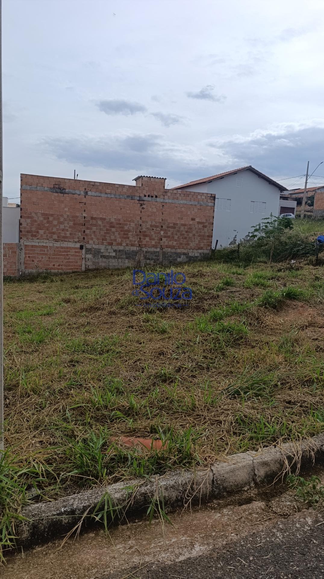 Terreno à venda com 240m² de terreno no Pão de Açúcar, Araxá (MG) — foto 3 de 3