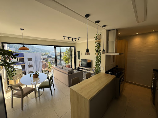 Apartamento mobiliado de 2 dormitórios no Centro de Ubatuba