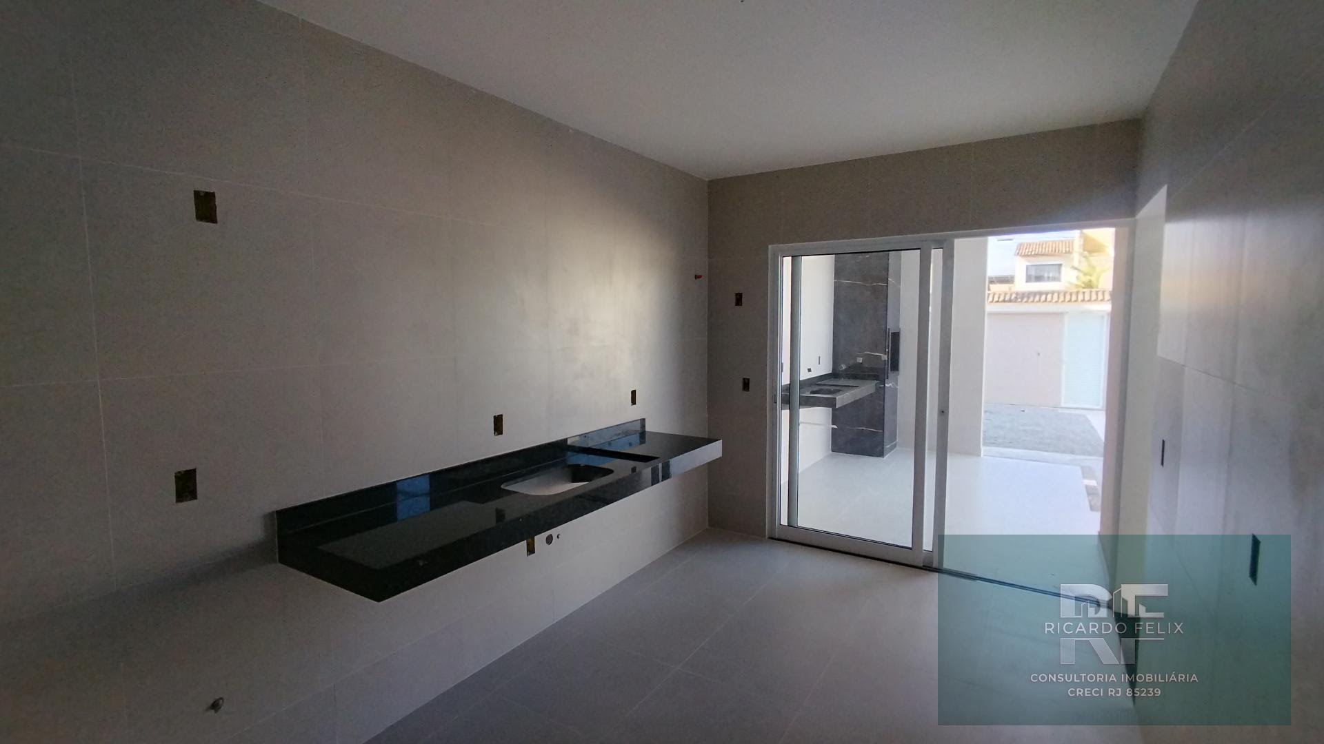 Casa à venda com 3 quartos, 1 suíte, 2 vagas e 210m² no Ouro Verde, Rio das Ostras (RJ) — foto 8 de 26