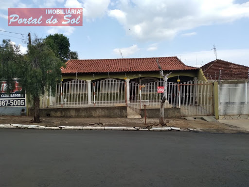 Casa na Avenida Oliveira Motta, com 12 metros de frente  -  Santo Antônio da Platina