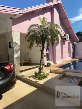 Casa em Jardim Umuarama  -  Santa Cruz do Rio Pardo