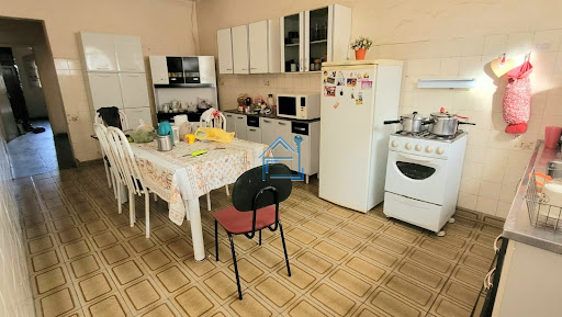Casa térrea com amplo quintal no Jardim Simus em Sorocaba