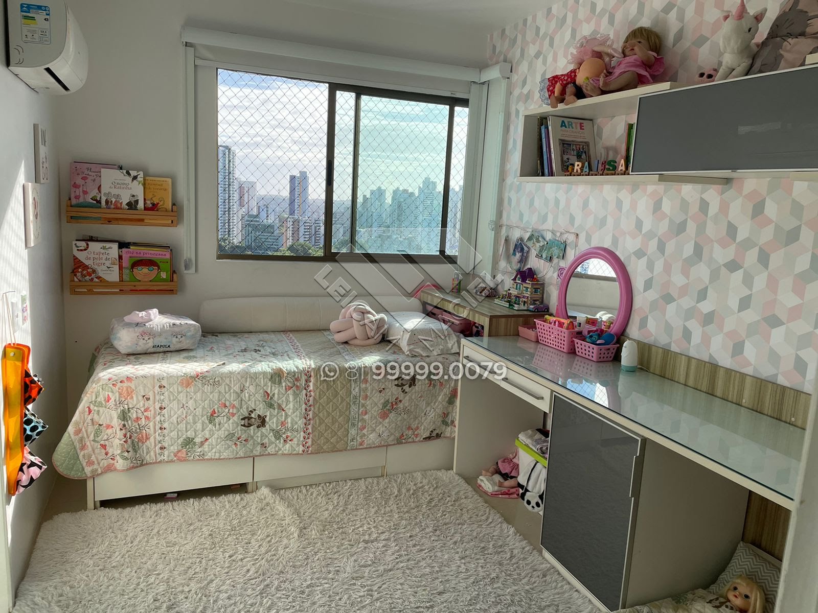 Compre Apartamento com 4 quartos,  4 Suites,  3 Vagas e 208m² na Torre Semi-Mobiliado