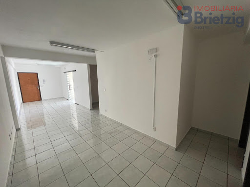 Alugue Sala com 1 vaga em América por R$2.600 + taxas/mensal. Imóvel Comercial em Joinville/SC.